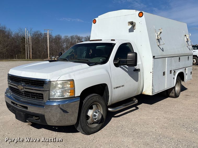 2008 Chevrolet Silverado 2500 utility bed pickup truck - FG0189