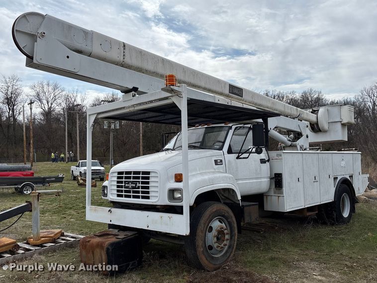 2002 Chevrolet C7 bucket truck - FG0191