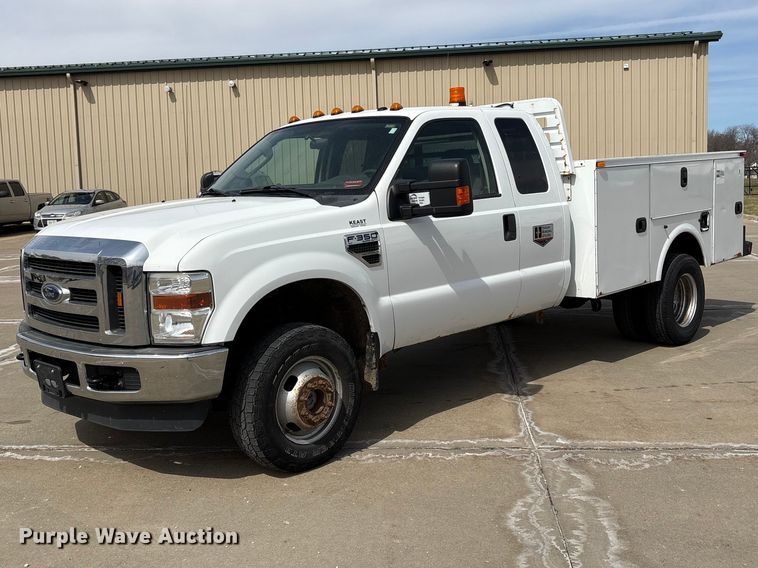 2010 Ford F350 Super Duty Ext. Cab utility bed pickup truck - FG2775