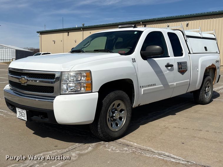 2008 Chevrolet Silverado 1500 Ext. Cab pickup truck - FG2776
