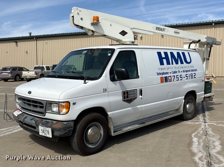 2001 Ford E350 van with bucket lift - FG2777