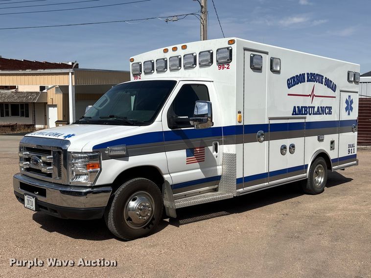 2010 Ford E450 ambulance - FG2780