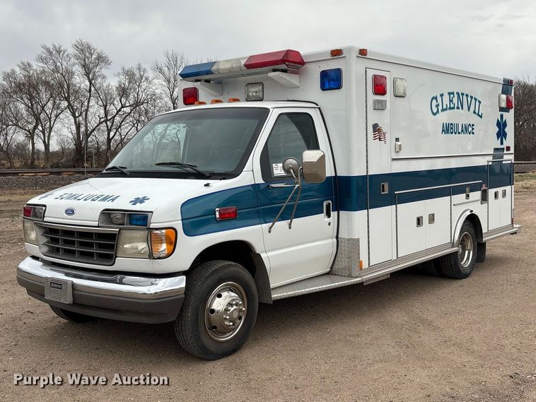 1994 Ford E350 ambulance - FG2815