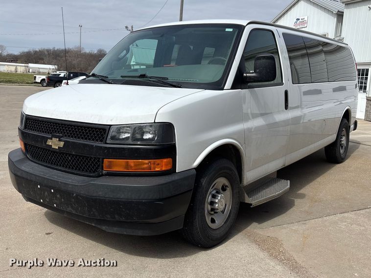 2018 Chevrolet Express 3500 van - FH7012
