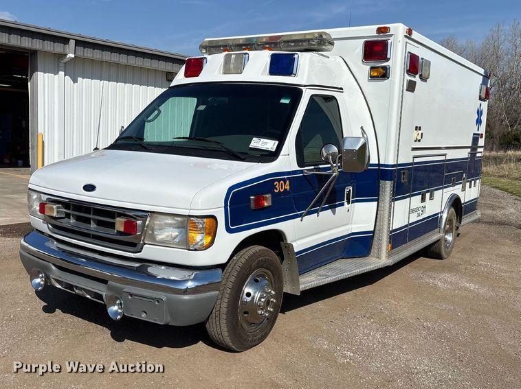 2001 Ford E450 ambulance - FI0860