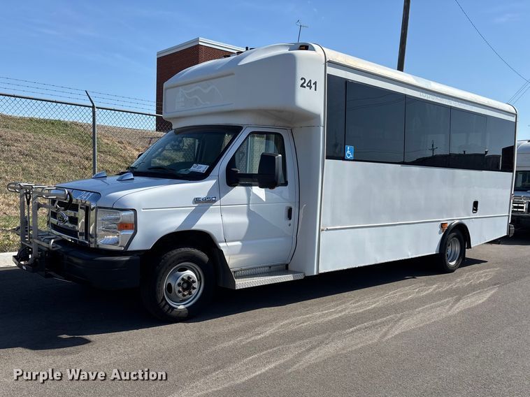 2013 Glaval E450 Super Duty shuttle bus - FI0934