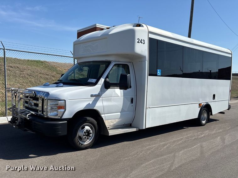2013 Glaval E450 Super Duty transit bus - FI0935