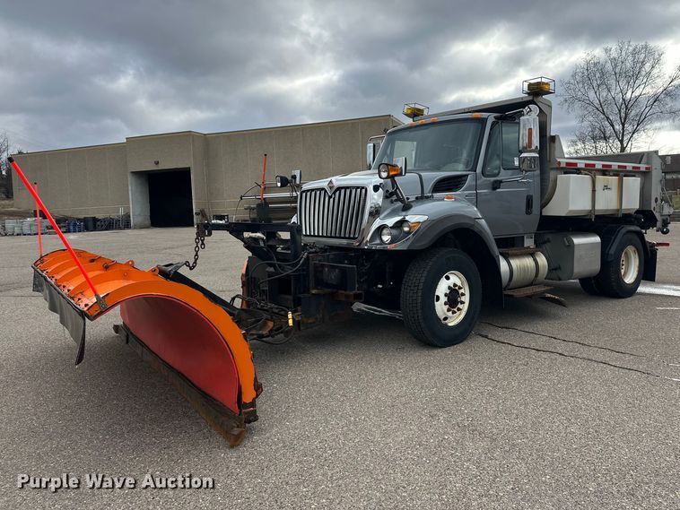 2009 International 7400 dump truck - FK0035