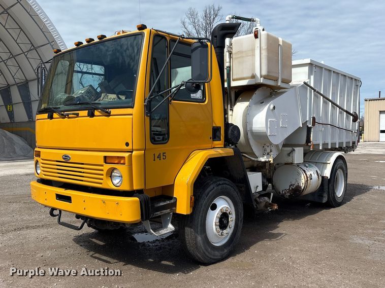 1999 Sterling Truck SC8000 street sweeper truck - FK1297