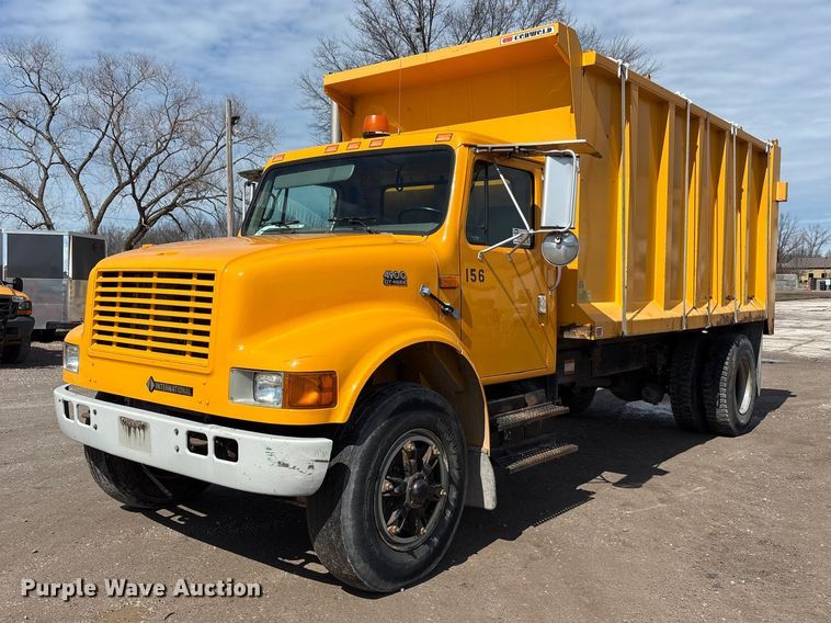 1998 International 4900 dump truck - FK1299