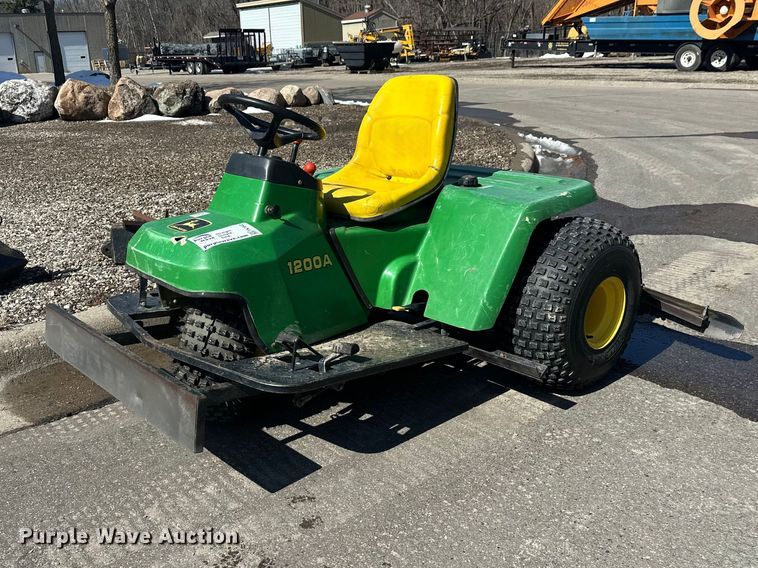 John Deere 1200a bunker rake - FK1842