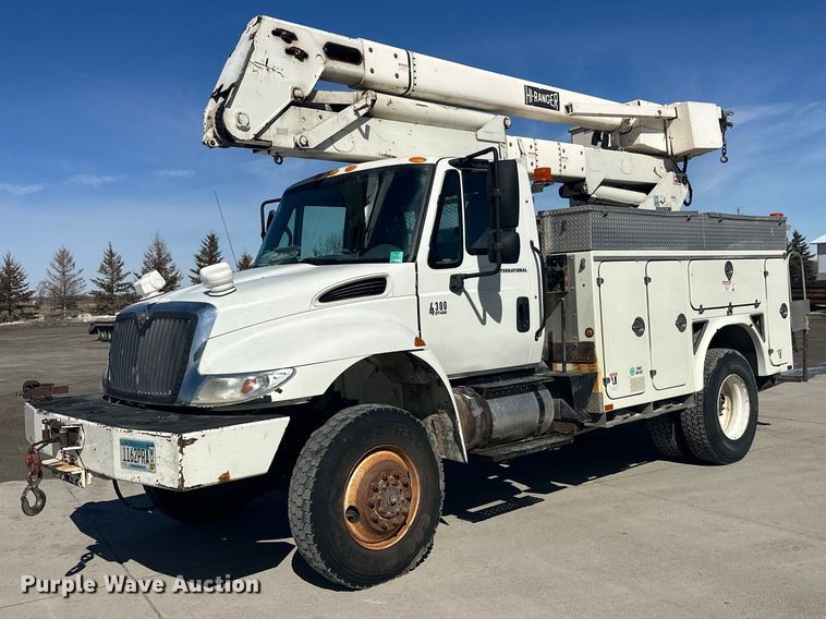 2006 International 4300 bucket truck - FK1845