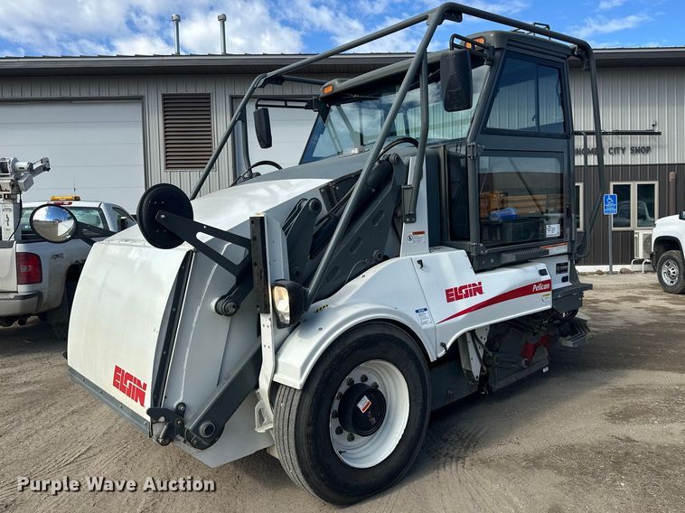 2007 Elgin Pelican street sweeper - FK1858
