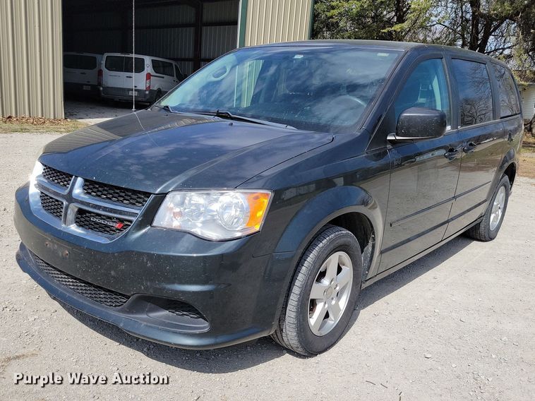 2011 Dodge Grand Caravan van - NK9931
