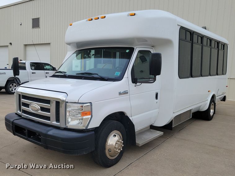 2014 Ford  E450 shuttle bus - NK9958
