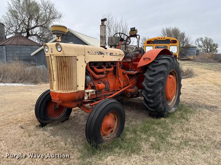 Case 930 tractor - DZ5374