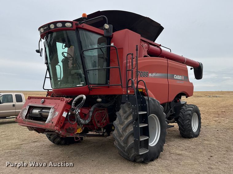 Case IH 7088 Axial-Flow combine - DZ5377