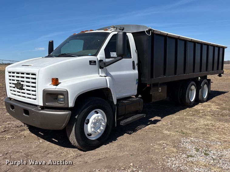 2004 Chevrolet C8500 grain truck - EA4568
