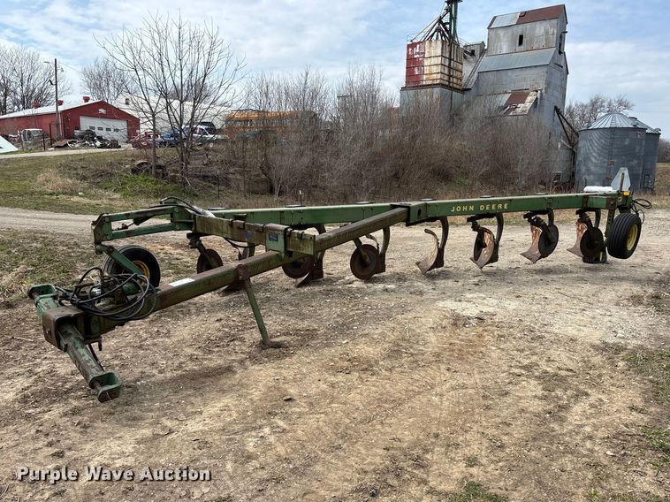 John Deere A2700 seven bottom plow - EA4596