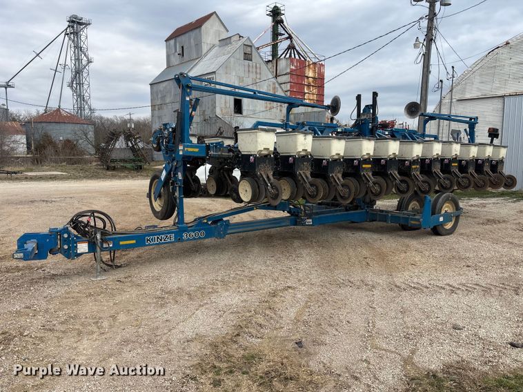 Kinze 3600 split row no-till planter - EA4598