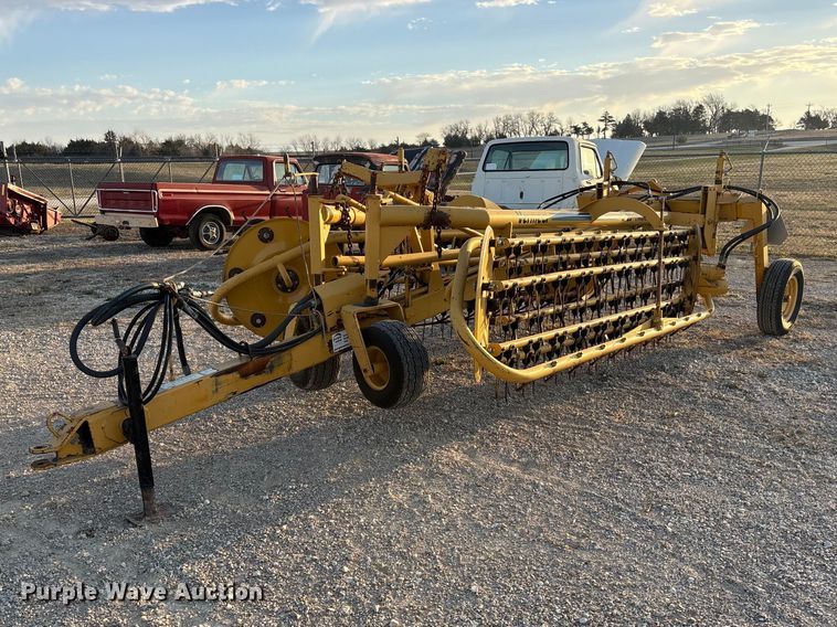 1995 Vermeer R-23 hay rake - EA4645