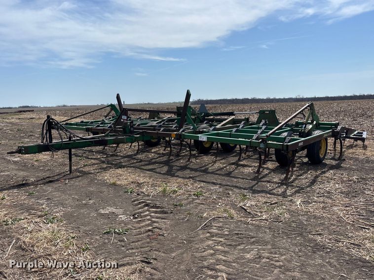 John Deere 980 field cultivator - EA4701
