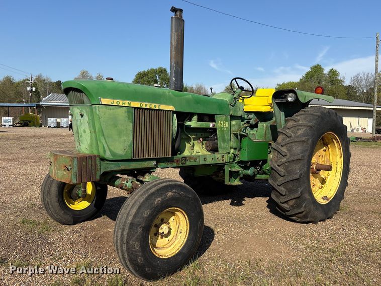 John Deere 4320 tractor - ES8715