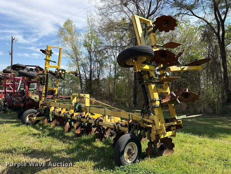 Roll-A-Cone row crop cultivator - ES8719