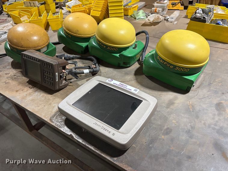 John Deere GPS equipment - ES8721