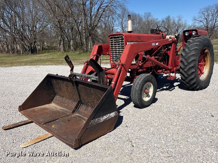 1967 International 656 tractor - EV2841