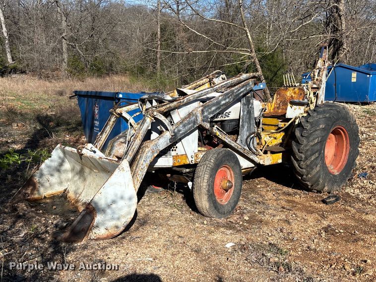 Case 320 tractor - FB3323