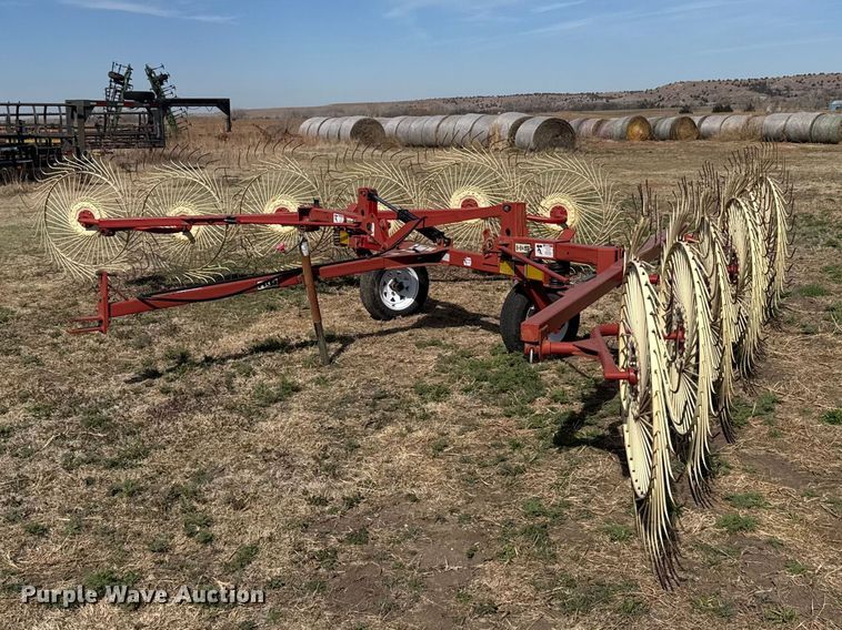 H&S V-12 hay rake - FB7085