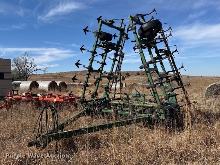 C100-30 field cultivator - FB7086