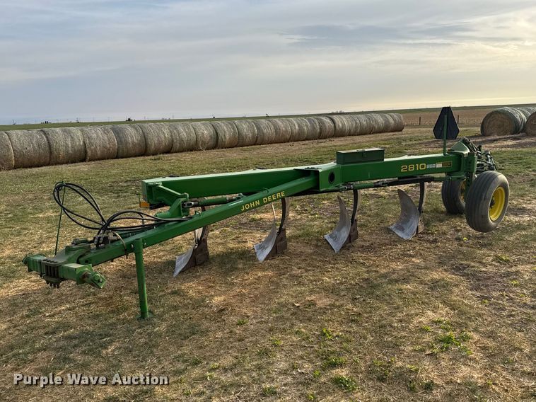 John Deere 2810 four bottom plow - FB7113