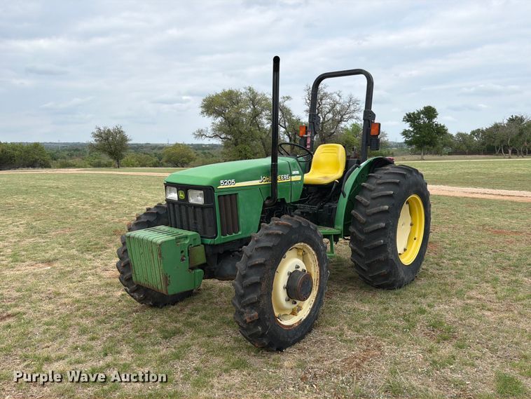 2007 John Deere 5205 MFWD tractor - FB8108