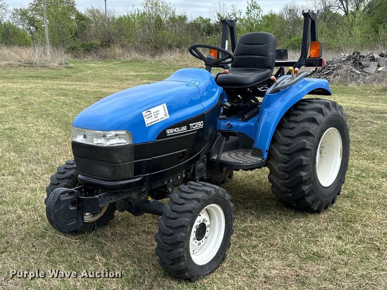 New Holland TC29D MFWD tractor - FH6590