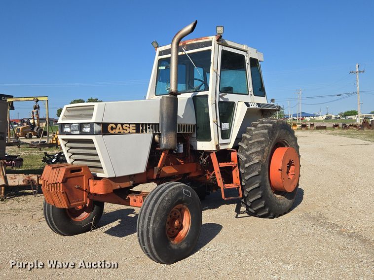 Case 2290 tractor - FH6592
