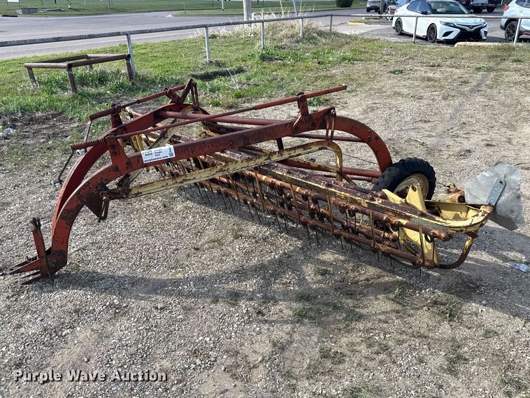 New Holland 256 hay rake - FH6596