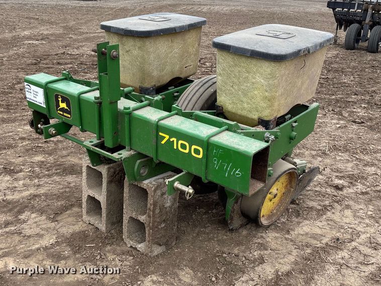 John Deere 7100 planter - FH7017