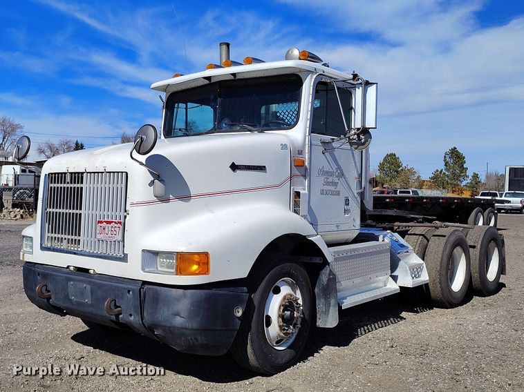 1996 International 9200 semi truck - BI9764