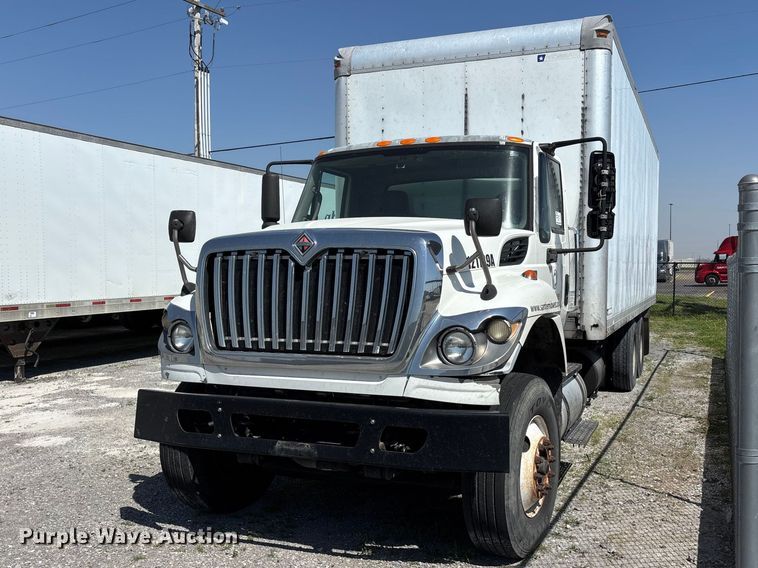 2012 International 7500 box truck - DT0120