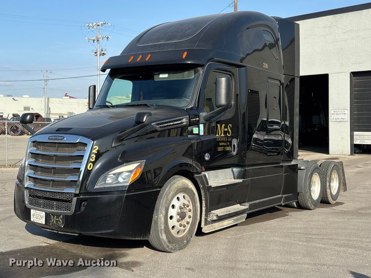 2020 Freightliner Cascadia 126 semi truck - DT0127