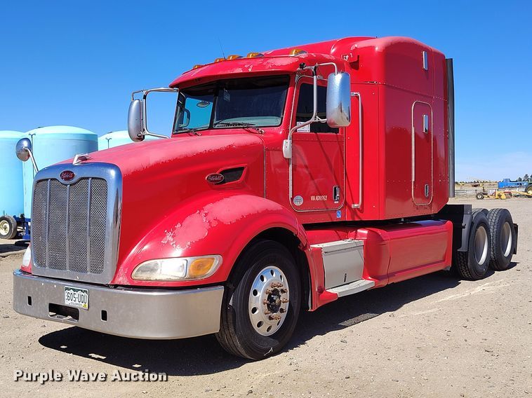 2010 Peterbilt 389 semi truck - DT0995