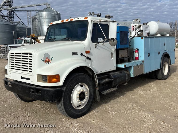 2001 International 4900 utility / service truck - EA4678