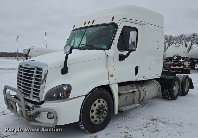2015 Freightliner Cascadia semi truck - EB1280
