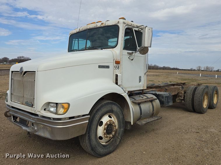 1998 International 9100 truck cab and chassis - EB1382