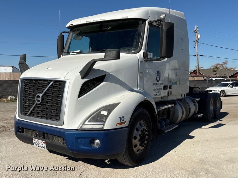 2019 Volvo VNR semi truck - EC8332
