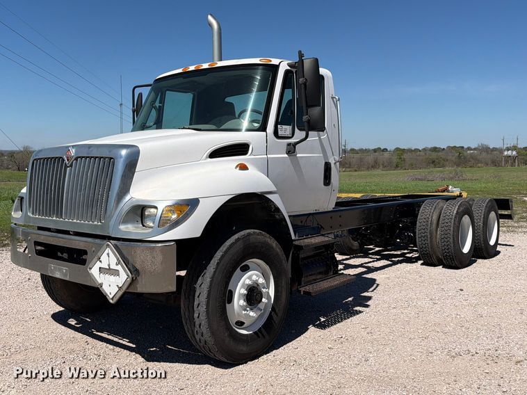 2006 International 7400 truck cab and chassis - ED5172