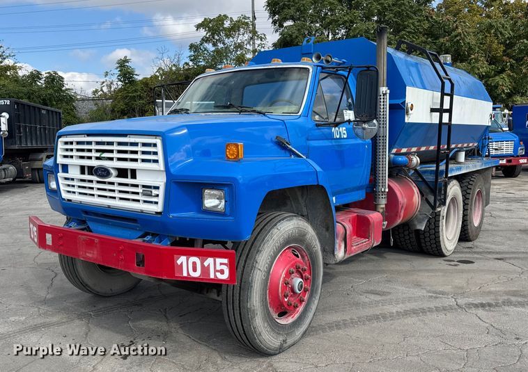 1984 Ford FT8000 water truck - EF2224