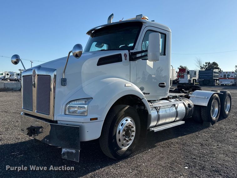 2016 Kenworth T880 semi truck - EG8897